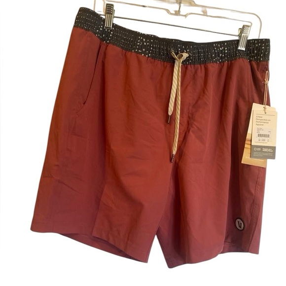 NWT Vuori men's kore shorts SALTWATER RED Size L
